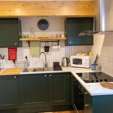 Amarelo Apartment, Central Charlbury, 1 Super King Bed 외부 사진