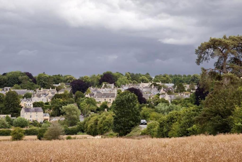 Amarelo Apartment, Central Charlbury, 1 Super King Bed 외부 사진