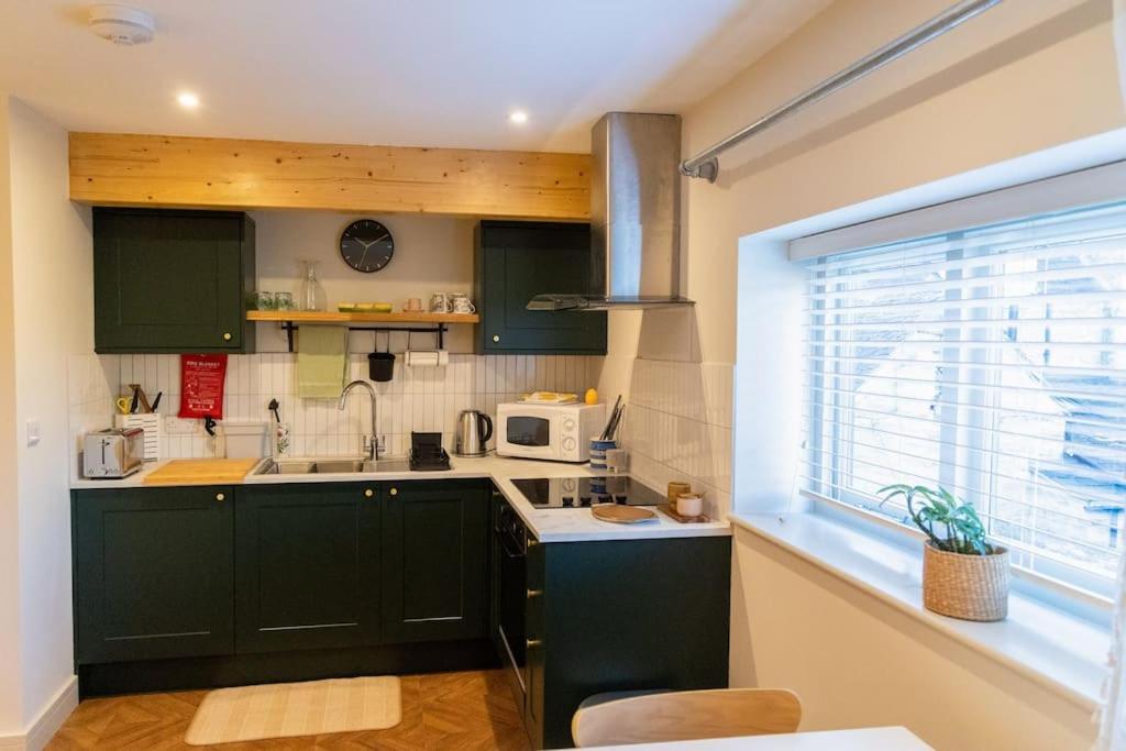 Amarelo Apartment, Central Charlbury, 1 Super King Bed 외부 사진