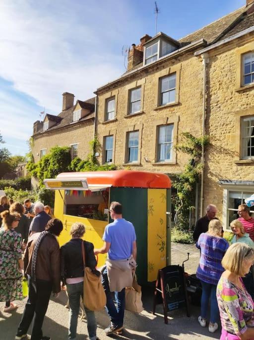 Amarelo Apartment, Central Charlbury, 1 Super King Bed 외부 사진