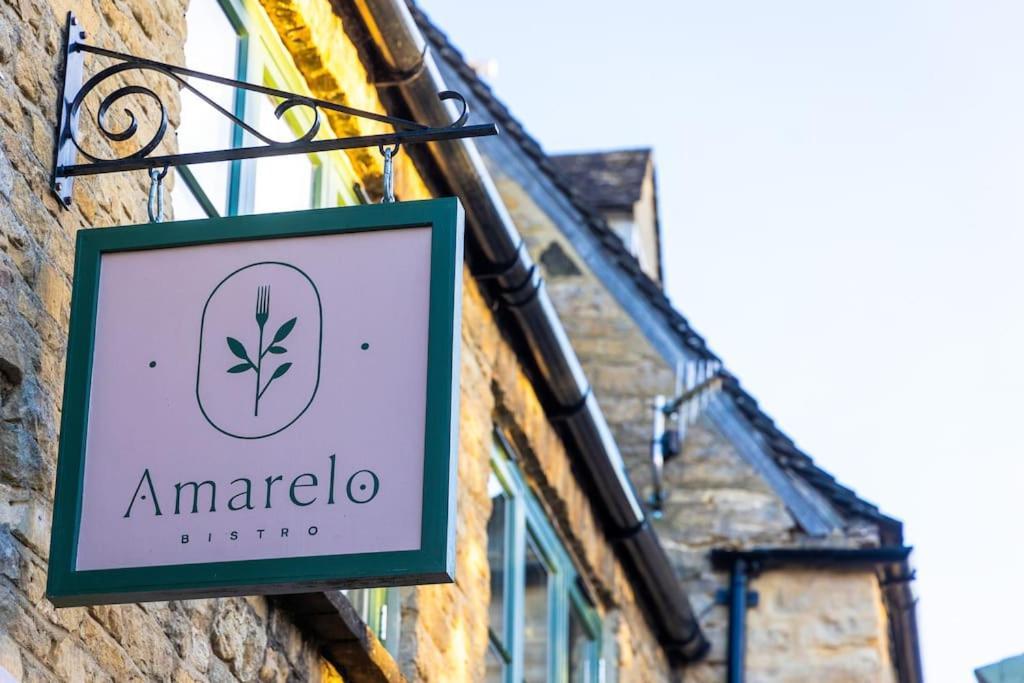 Amarelo Apartment, Central Charlbury, 1 Super King Bed 외부 사진
