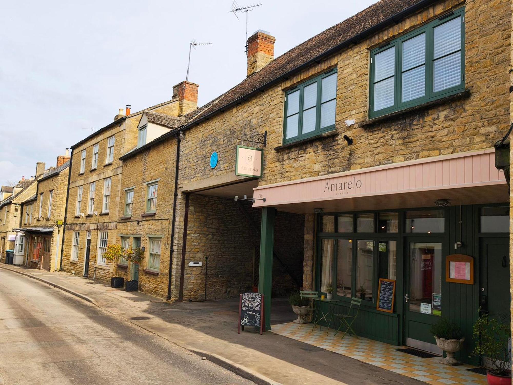 Amarelo Apartment, Central Charlbury, 1 Super King Bed 외부 사진